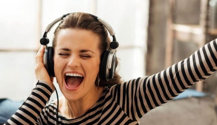 por qué se nos pega una canción